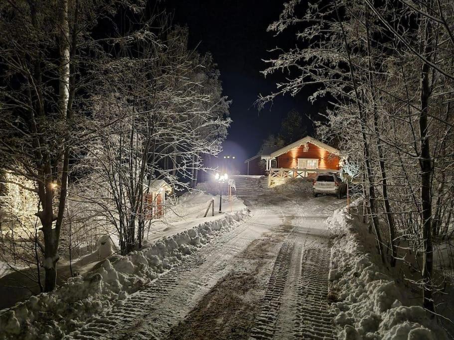 Mysig Stuga Med Sjoetomt, Naera Jaervsoebacken Экстерьер фото